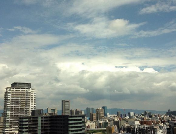 夏を彷彿とさせる雲の形になってきたなぁ。/Form of clouds remind me a summer.