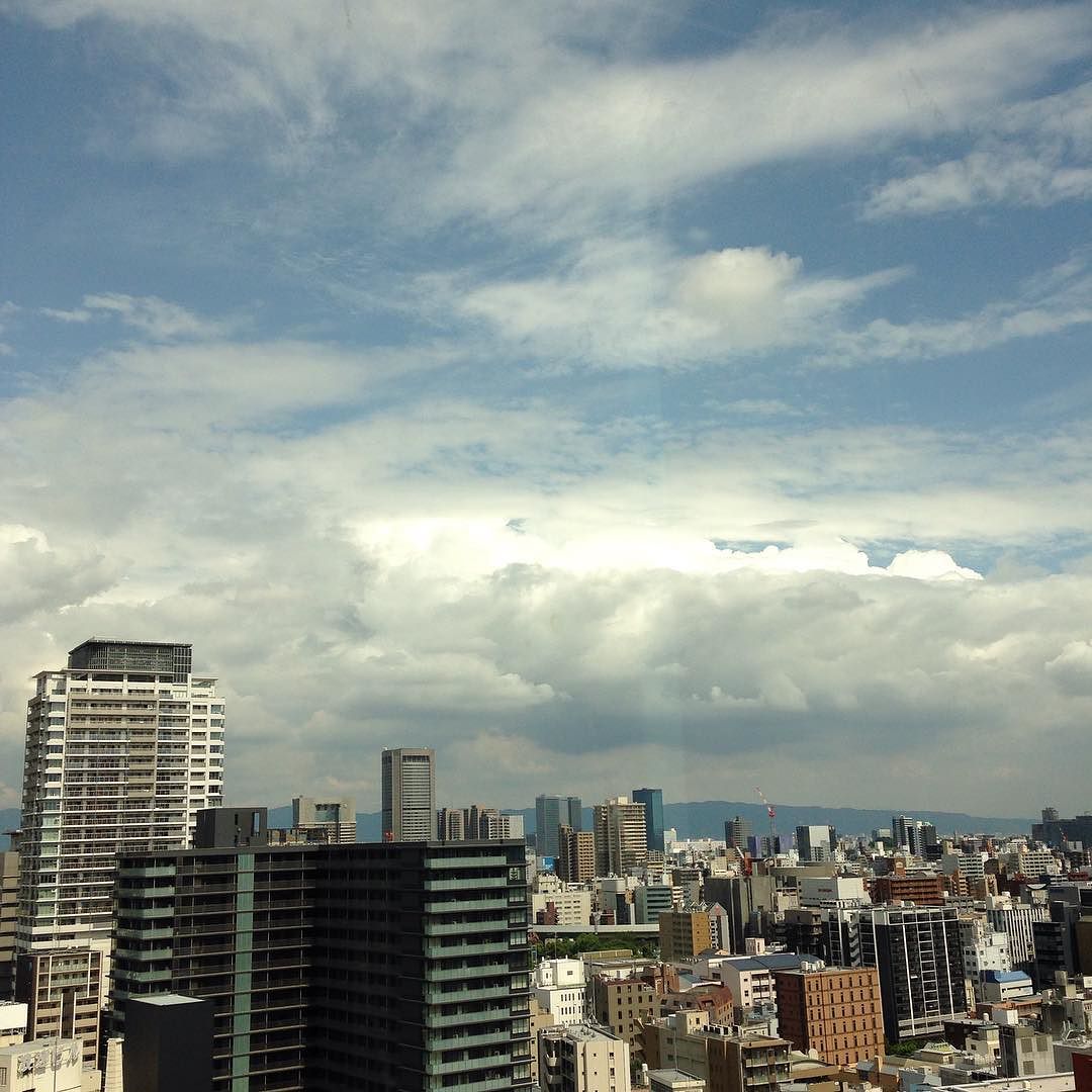 夏を彷彿とさせる雲の形になってきたなぁ。/Form of clouds remind me a summer.