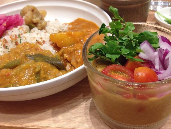 今週はお昼に #Curry Stock Tokyoへ。冷たい #カレー はココナッツの甘い香りが印象的！ #金曜カレー部