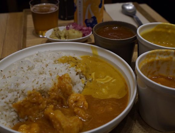 さ〜て、今週の #Curry Stock Tokyoはトマトと鶏肉の #カレー カシューナッツのホッダ、エビのフレンチカレーっス！ #金曜カレー部